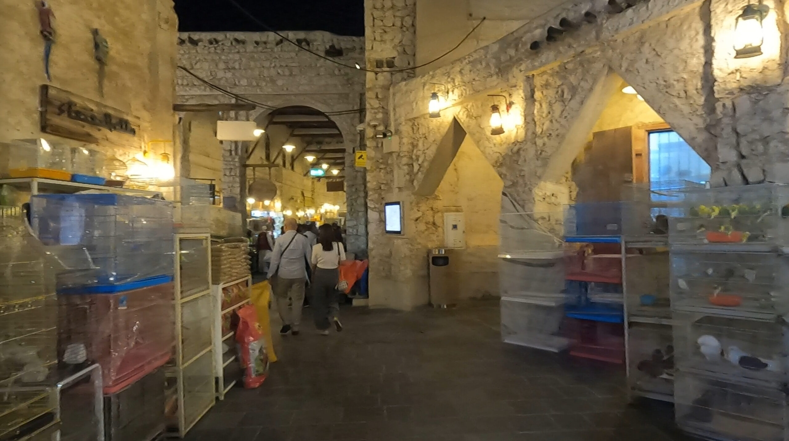 trh so zvieratami v Souq Waqif, Doha, Katar