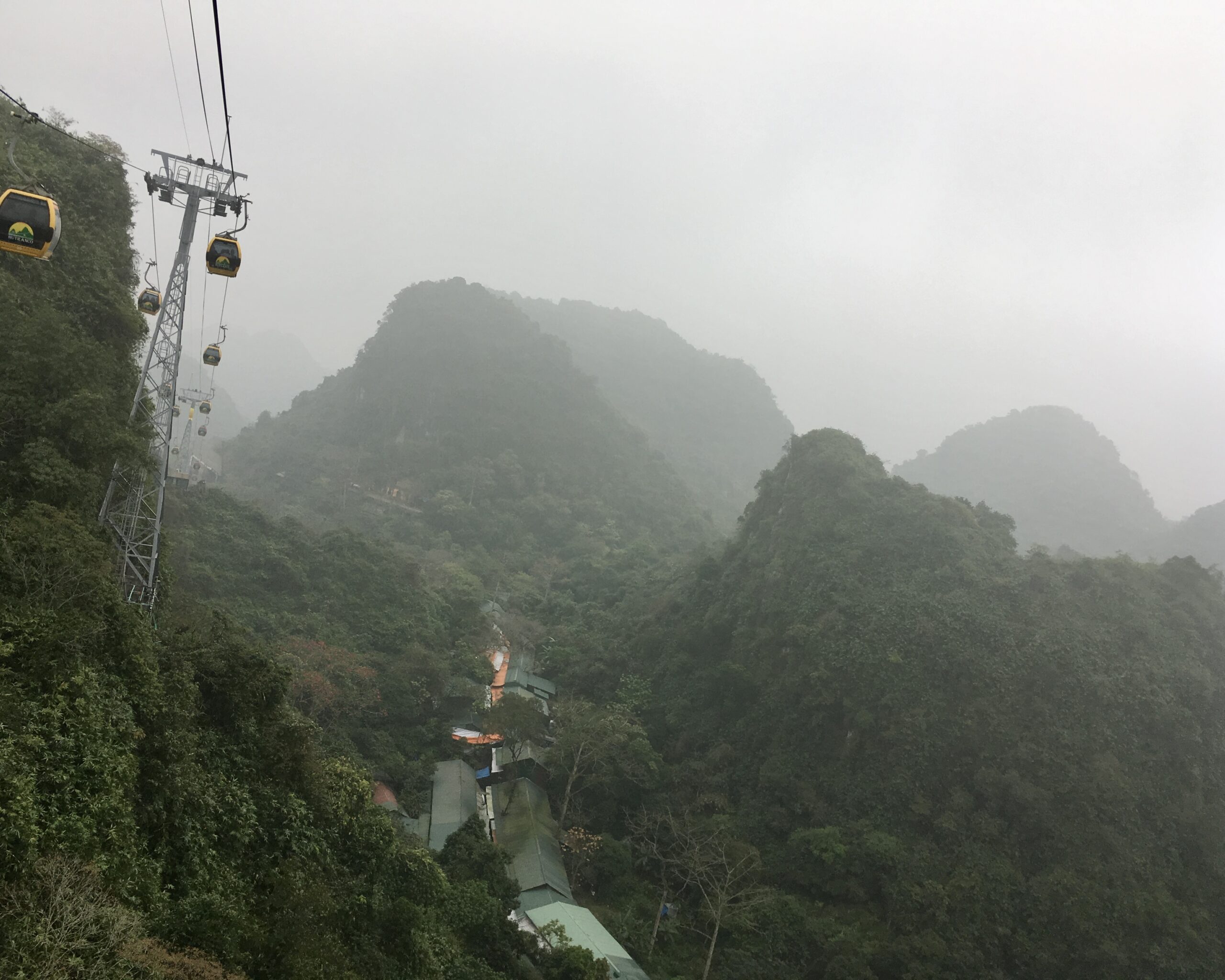 Lanovkou k Perfume Pagoda