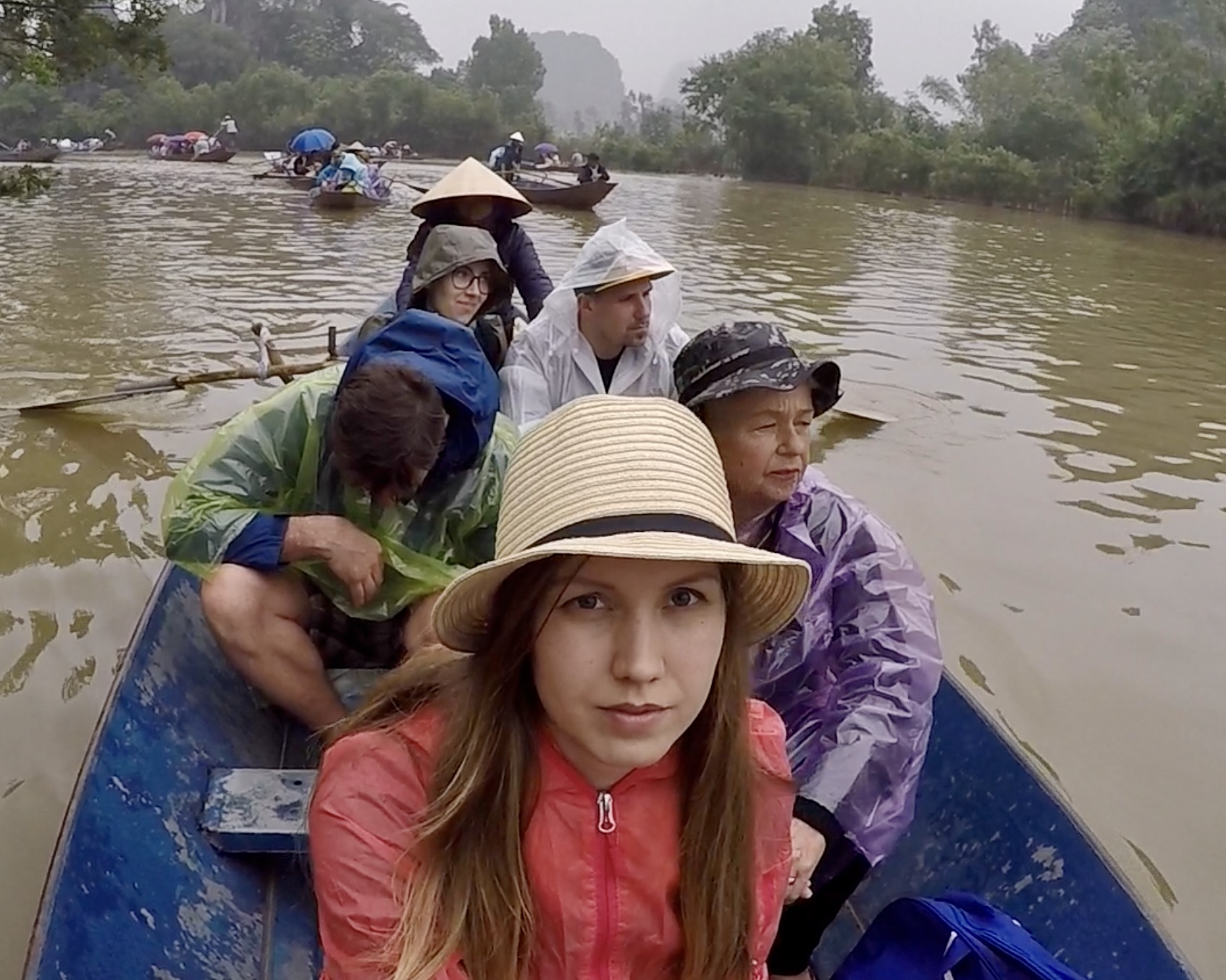 Plechová loďka a jej posádka